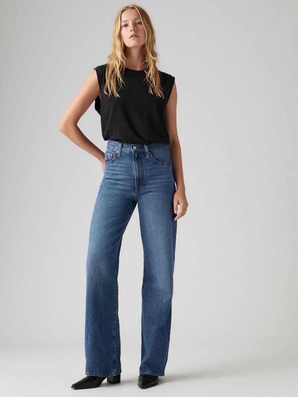 Levi's Women's Blue and Navy Jeans
